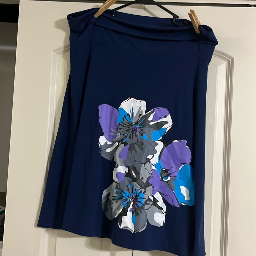 Soft cotton casual navy skirt with flowers.